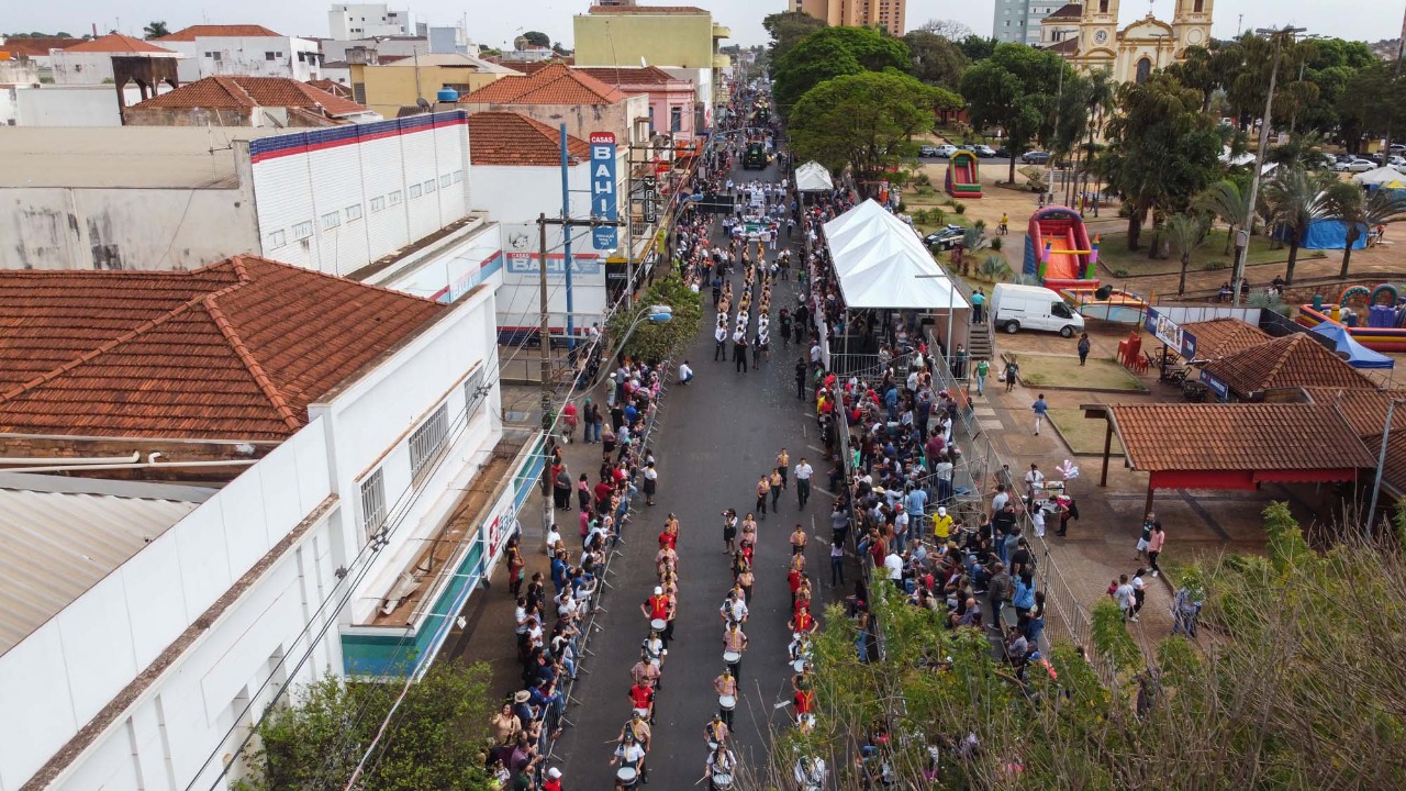 Desfile Cívico em homenagem ao aniversário de Barretos emociona e reúne cerca de 7 mil pessoas