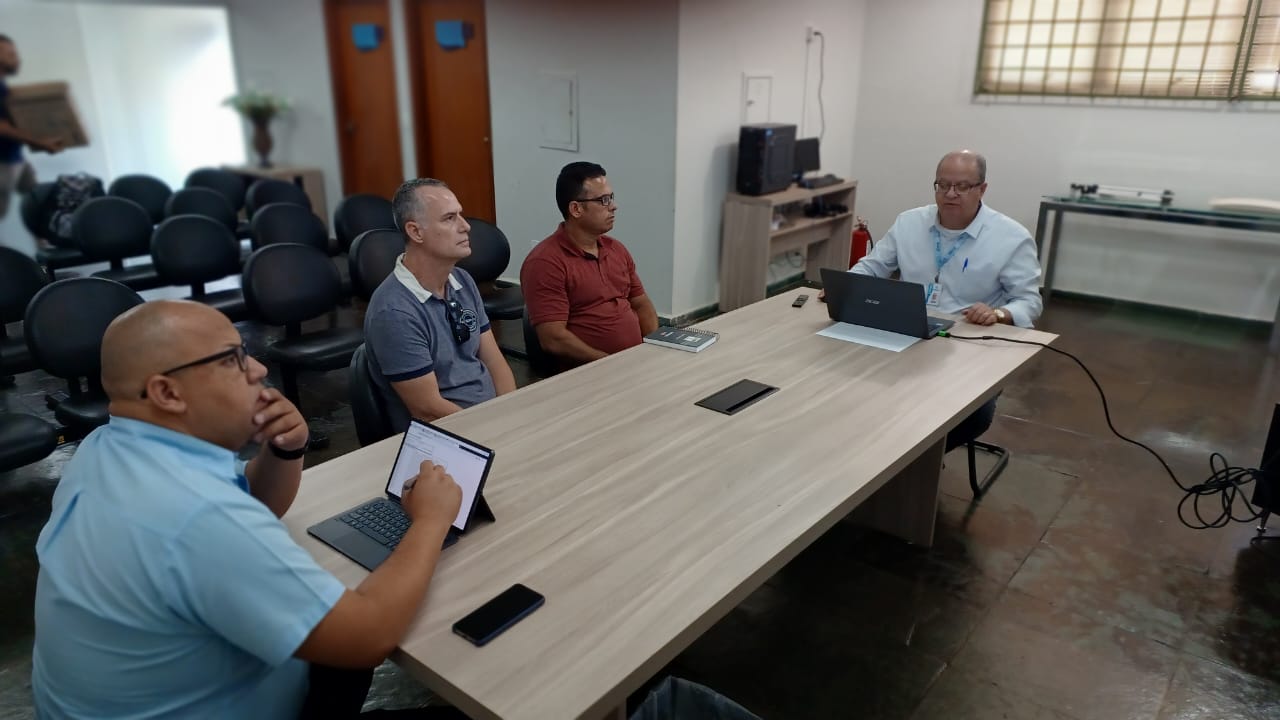 Funcionários do Departamento de Água de Rincão visitam sede do SAAE Barretos para conhecerem telemetria e área comercial