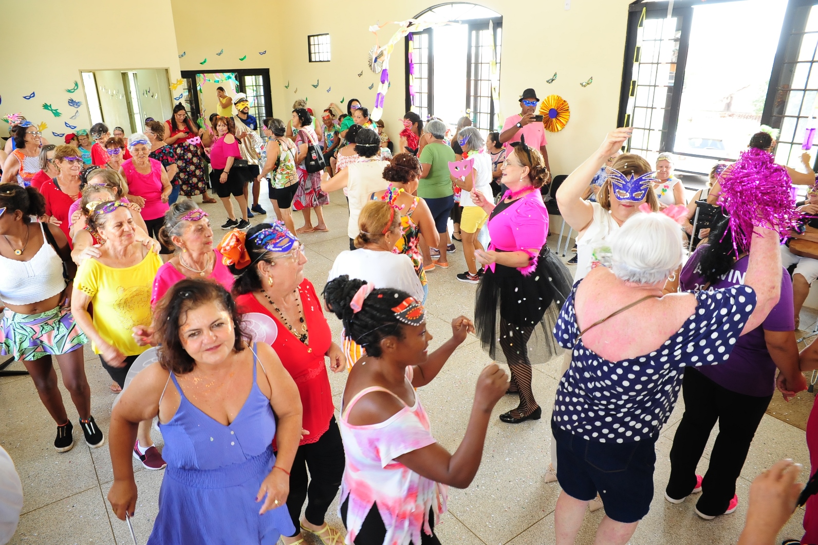 Prefeitura de Barretos realiza Carnaval da Pessoa Idosa no CCI Fepasa