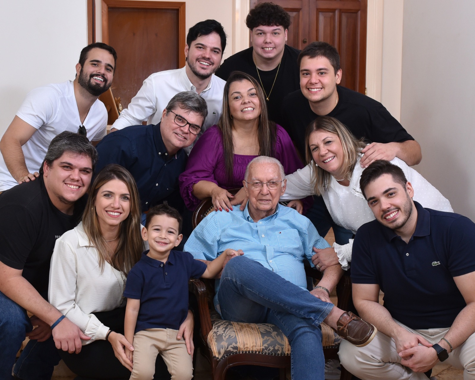 Campanha da ACIB 2024 homenageia pais, avós e bisavós com a  família de José Pedro Domingues Netto