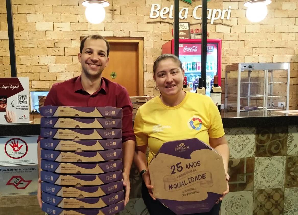 Equipe de agentes ambientais de Festa do Peão de Barretos ganha noite de pizza da Bella Capri