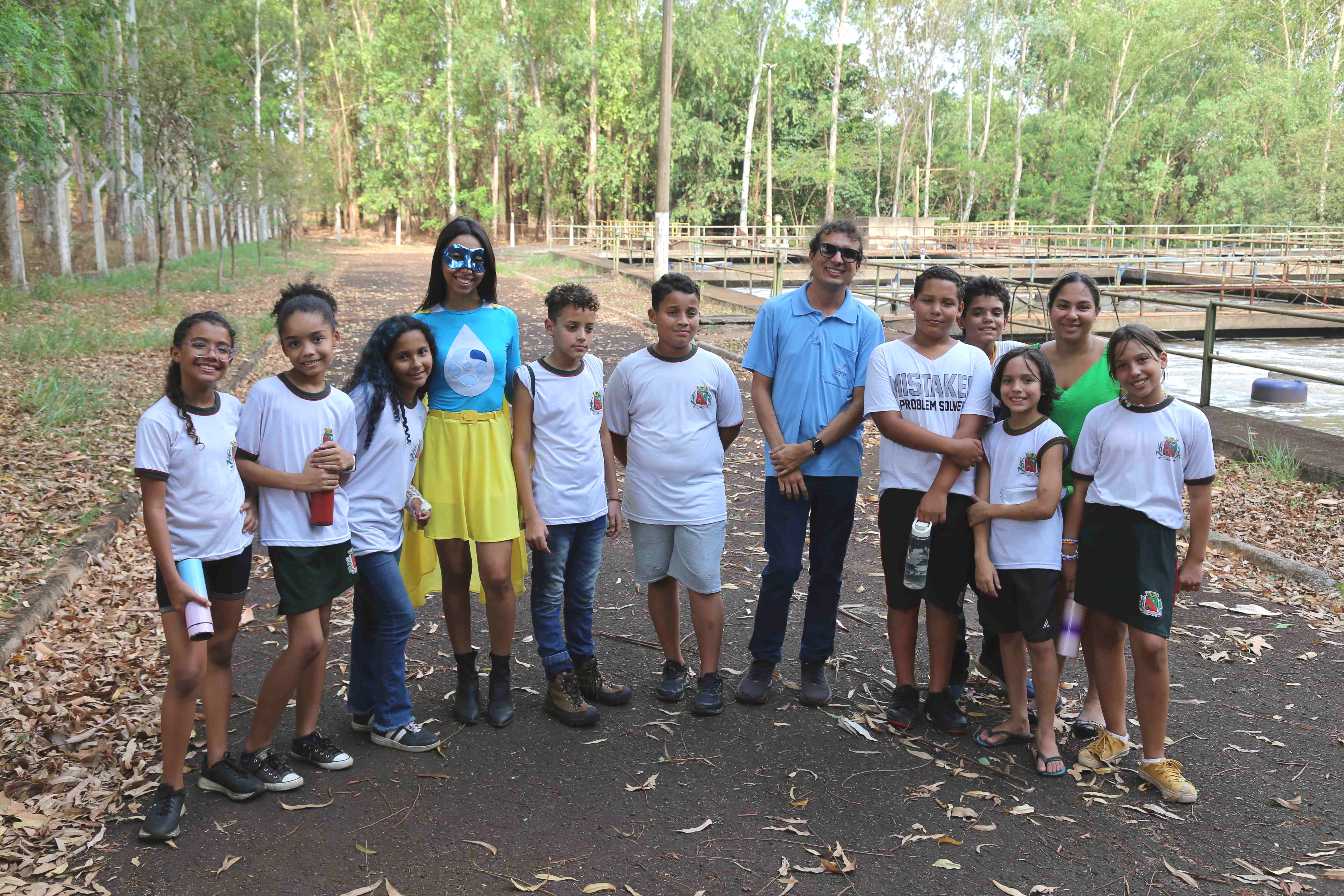 SAAE Barretos recebe visita de alunos da Escola Municipal Ivone Diniz Junqueira na ETA Pereira e ETE 4