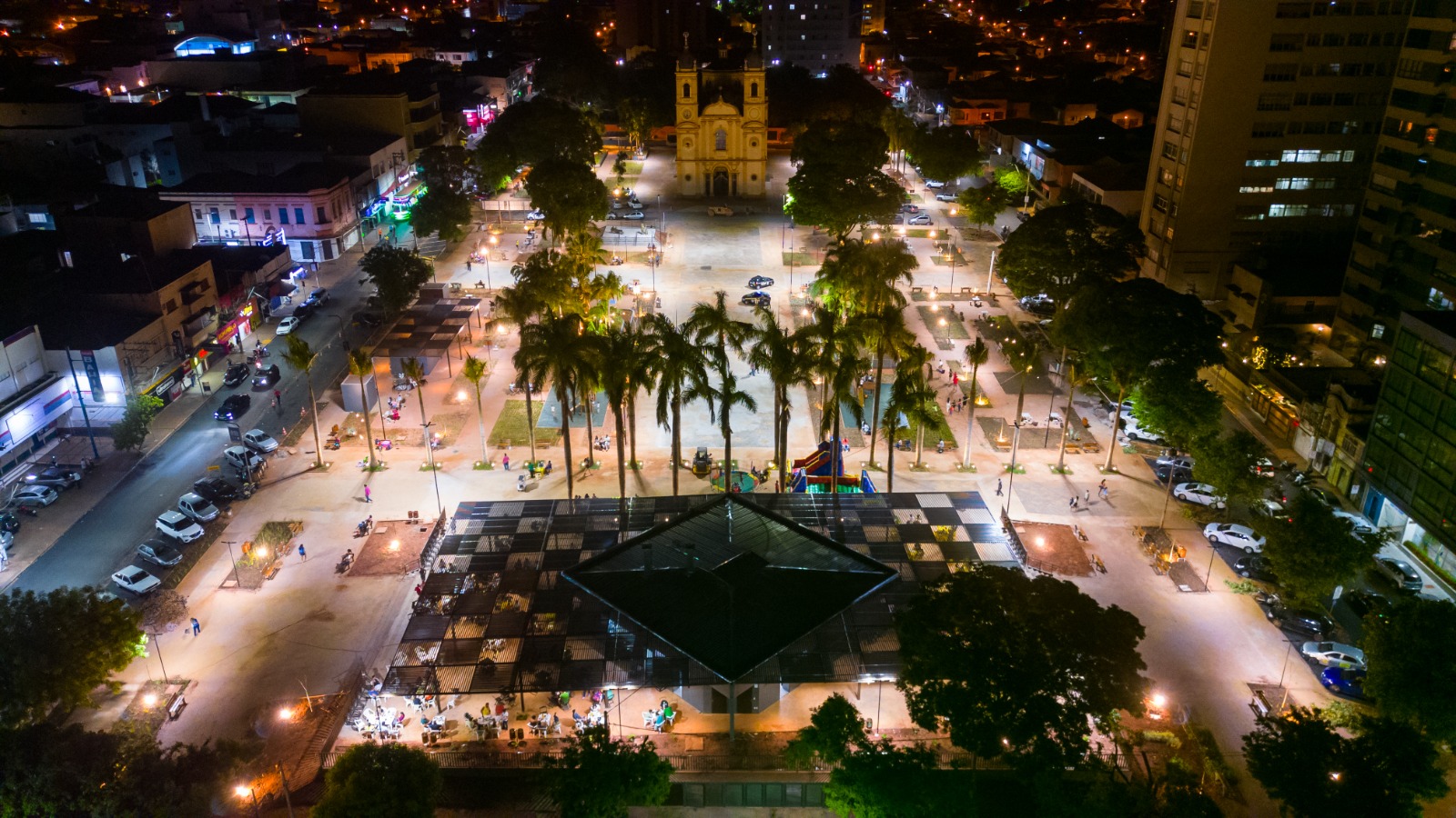Show da dupla Rionegro & Solimões e ônibus gratuito marcam entrega da revitalização da Praça Francisco Barreto, nesta quarta-feira, dia 20