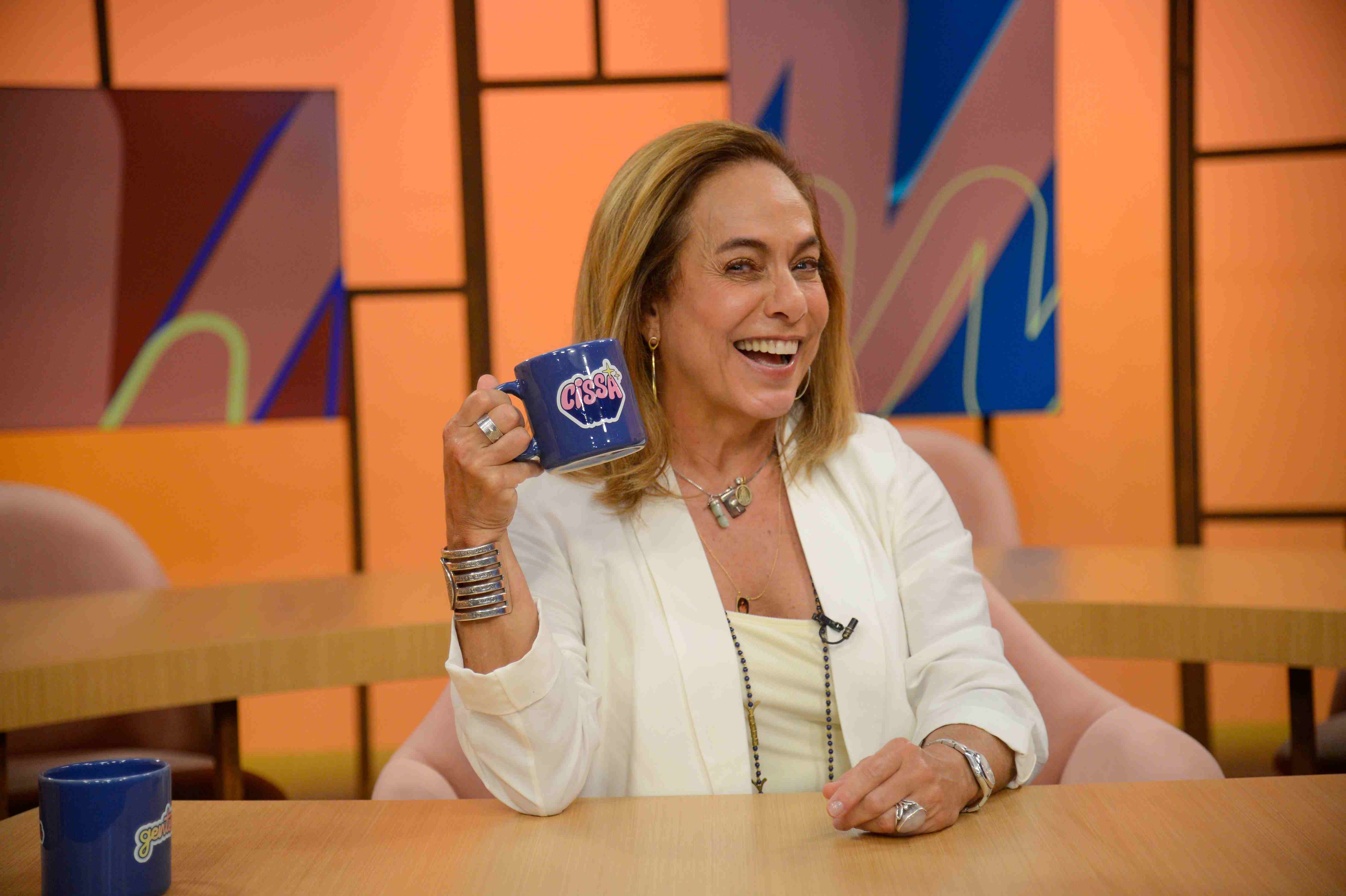 Com Cissa Guimarães, Sem Censura retorna à TV Brasil na próxima segunda-feira (26)