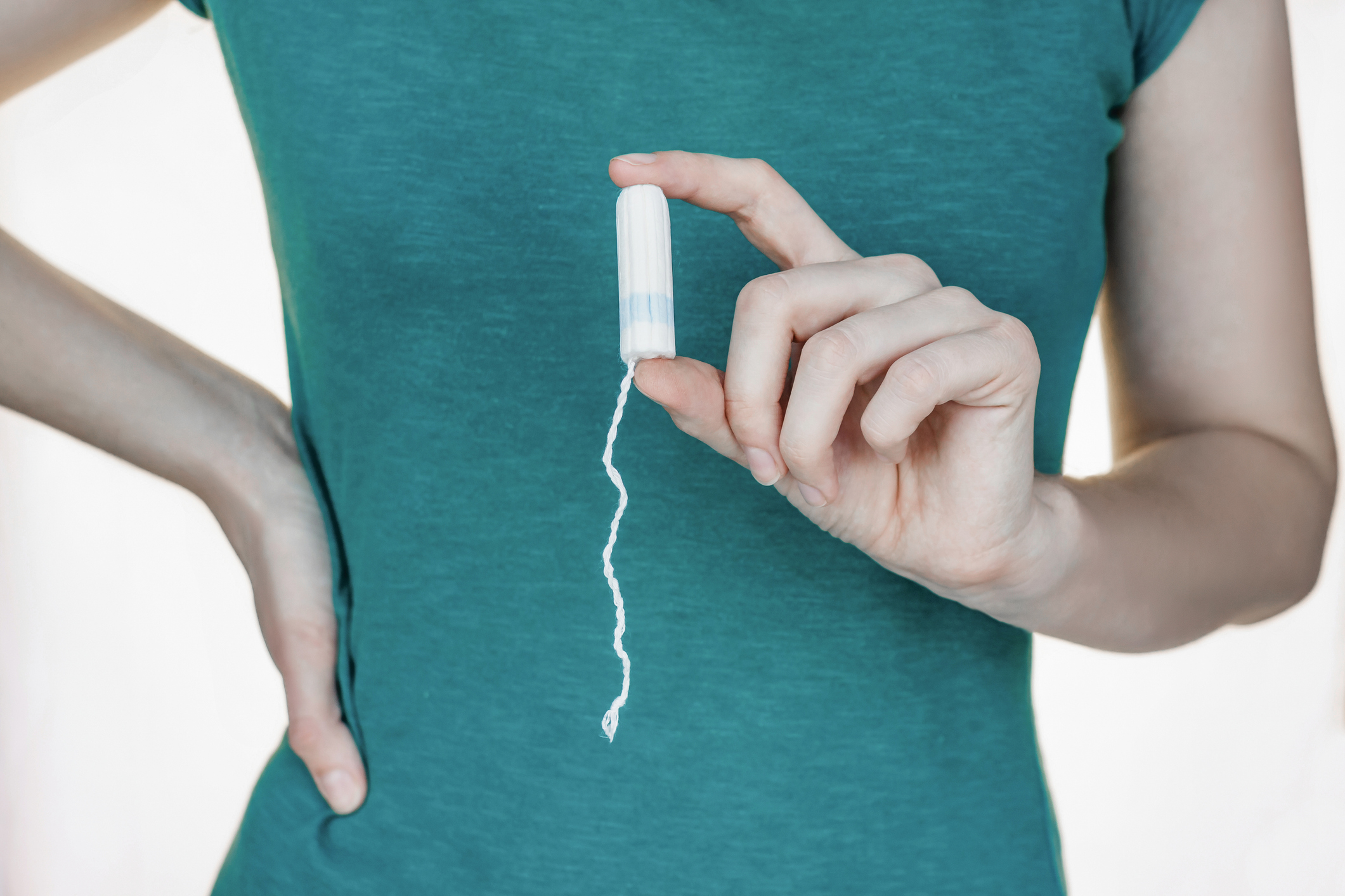 Ginecologista explica se mulheres virgens podem ou não podem usar absorvente interno