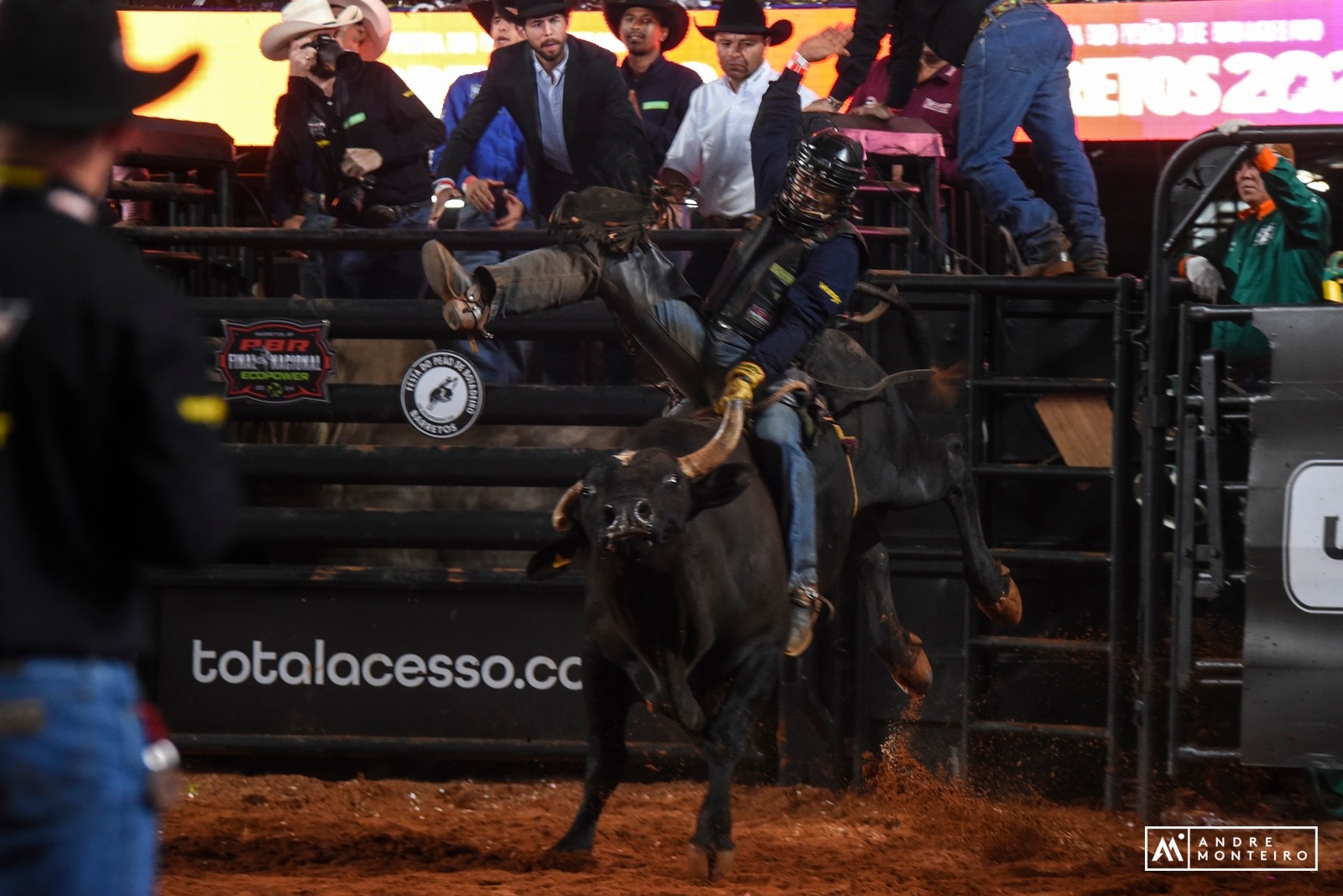 Anderson de Oliveira vence terceiro round da final da PBR Brazil na 69ª Festa do Peão de Barretos