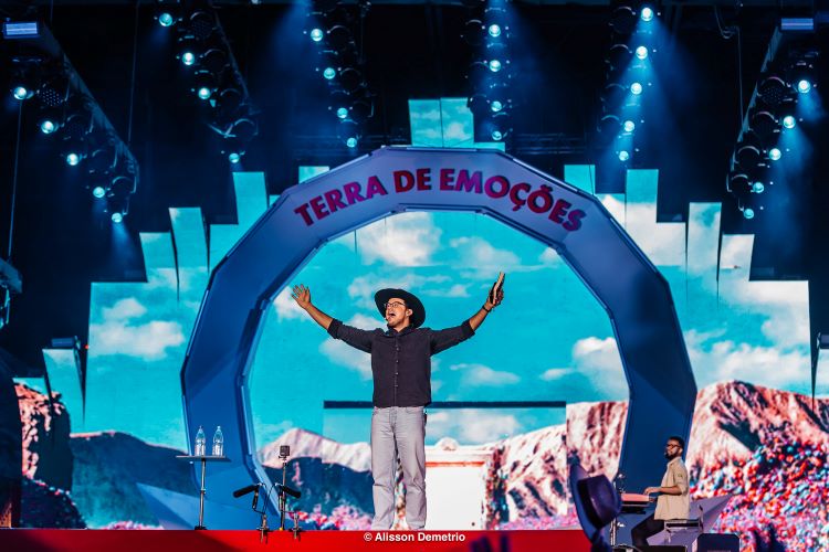 Evangelista Deive Leonardo lota e emociona arena da 69ª Festa do Peão de Barretos