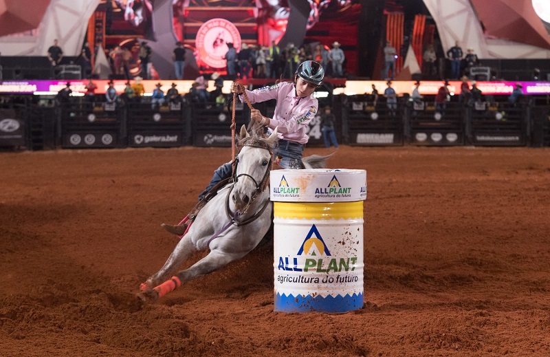 Três Tambores: “É a arena mais difícil, que exige muito do cavalo e da competidora”, afirma bicampeã durante a Festa do Peão de Barretos 2024