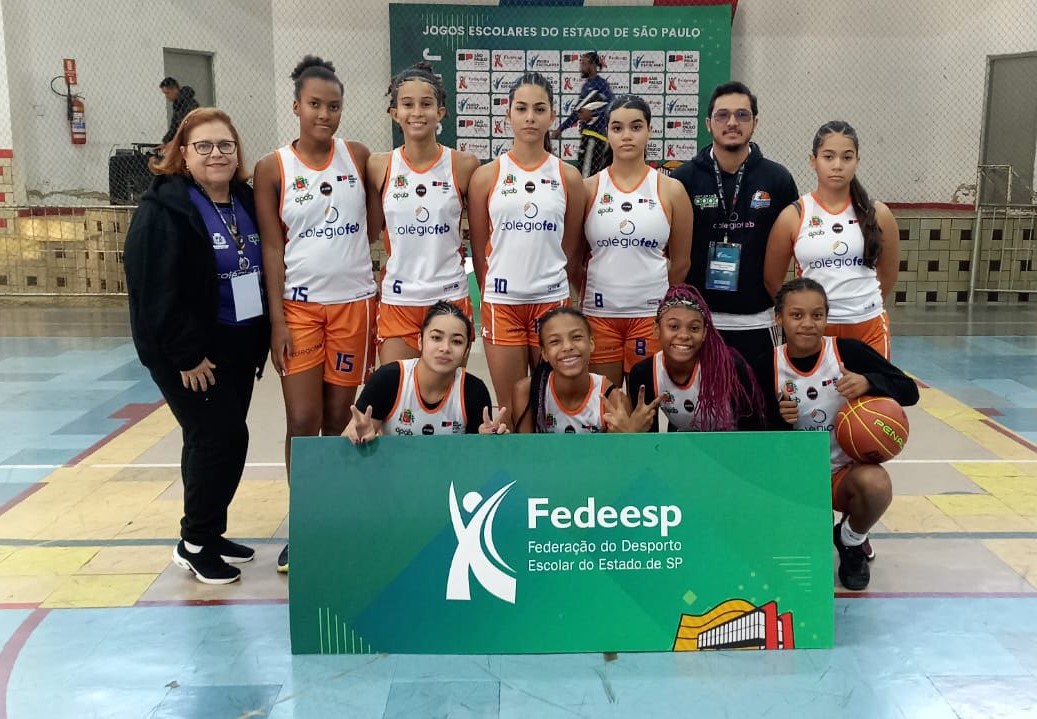 Equipe feminina de basquete Sub-13 da APAB representa o Colégio FEB nos Jogos Escolares e conquista medalha de prata