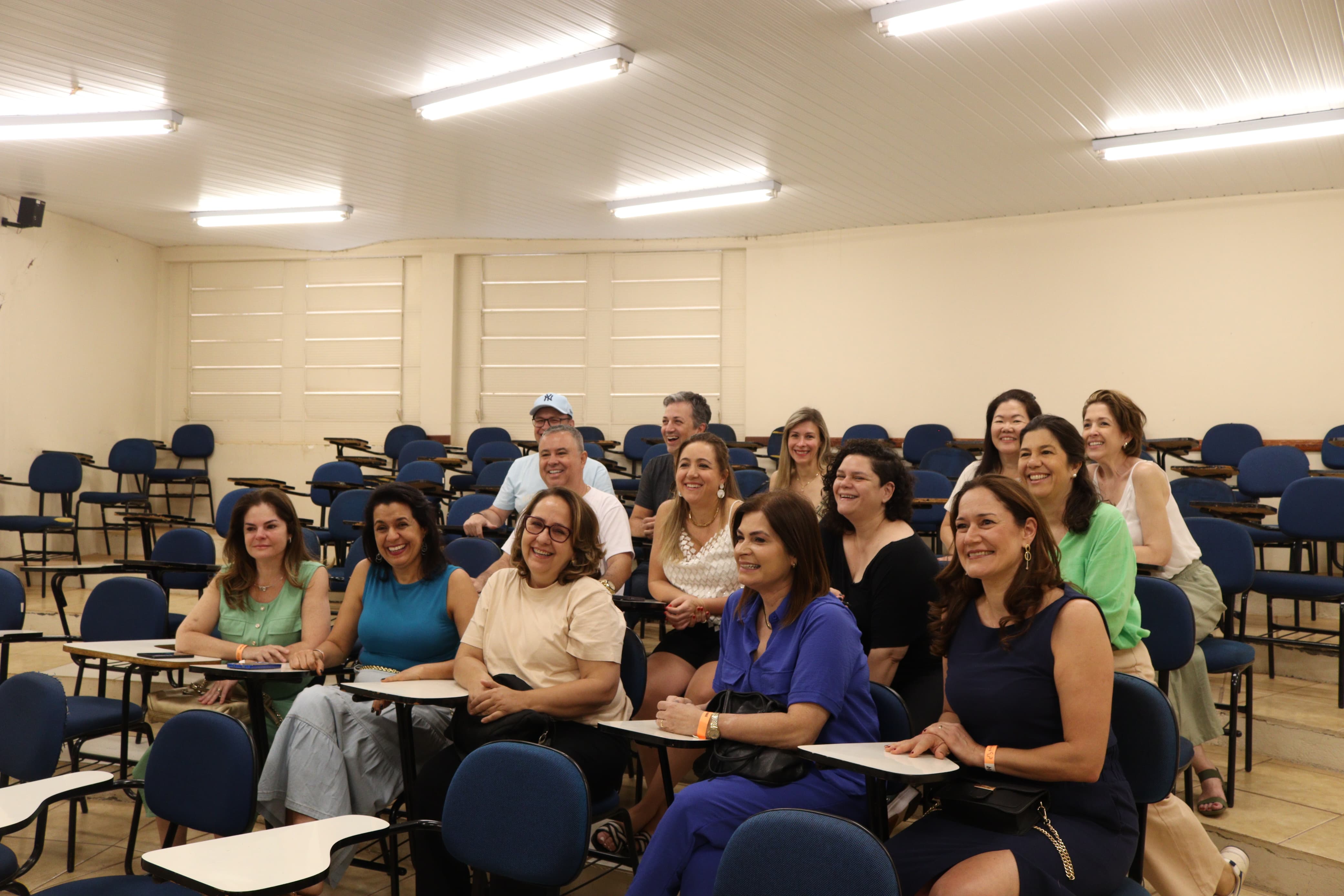 Formados na X Turma de Odontologia visitam campus do UNIFEB e relembram época de estudantes universitários