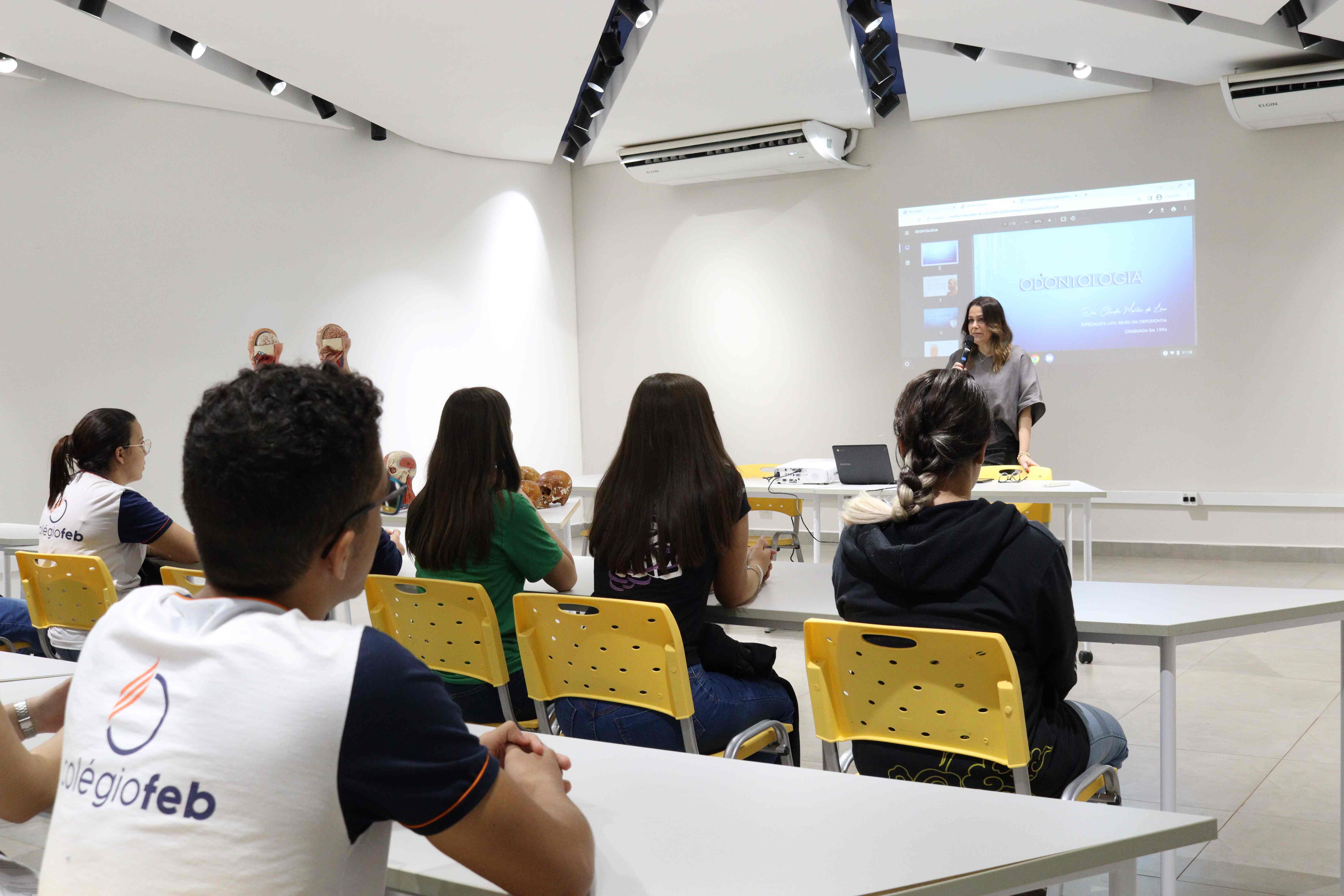 Roda de Profissões do Colégio FEB promove palestra com o tema “Odontologia de Sucesso”