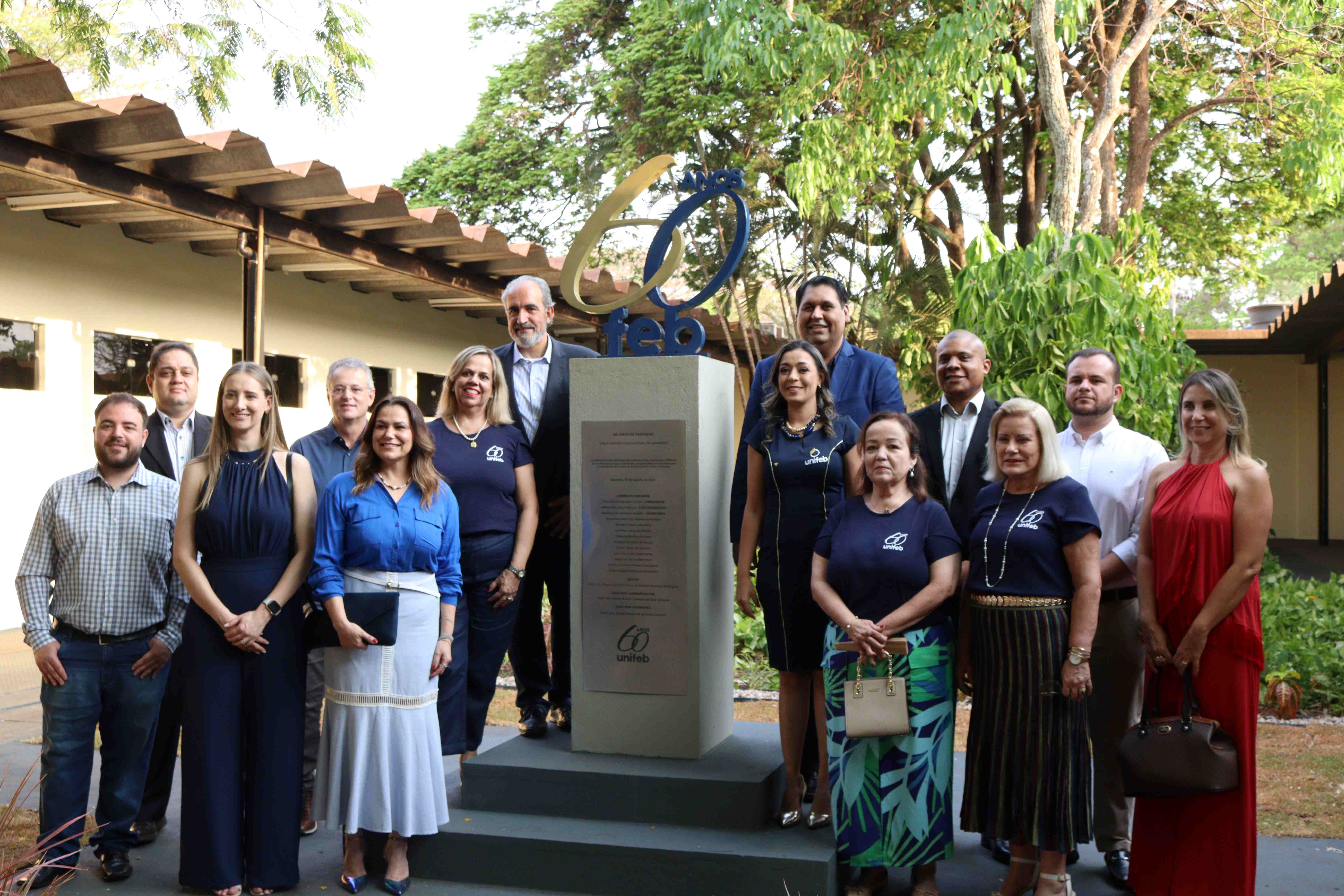 Monumento em comemoração aos 60 anos da FEB é inaugurado e Clínica Veterinária é apresentada