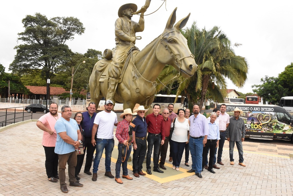 Monumento Berranteiro é inaugurado em Barretos