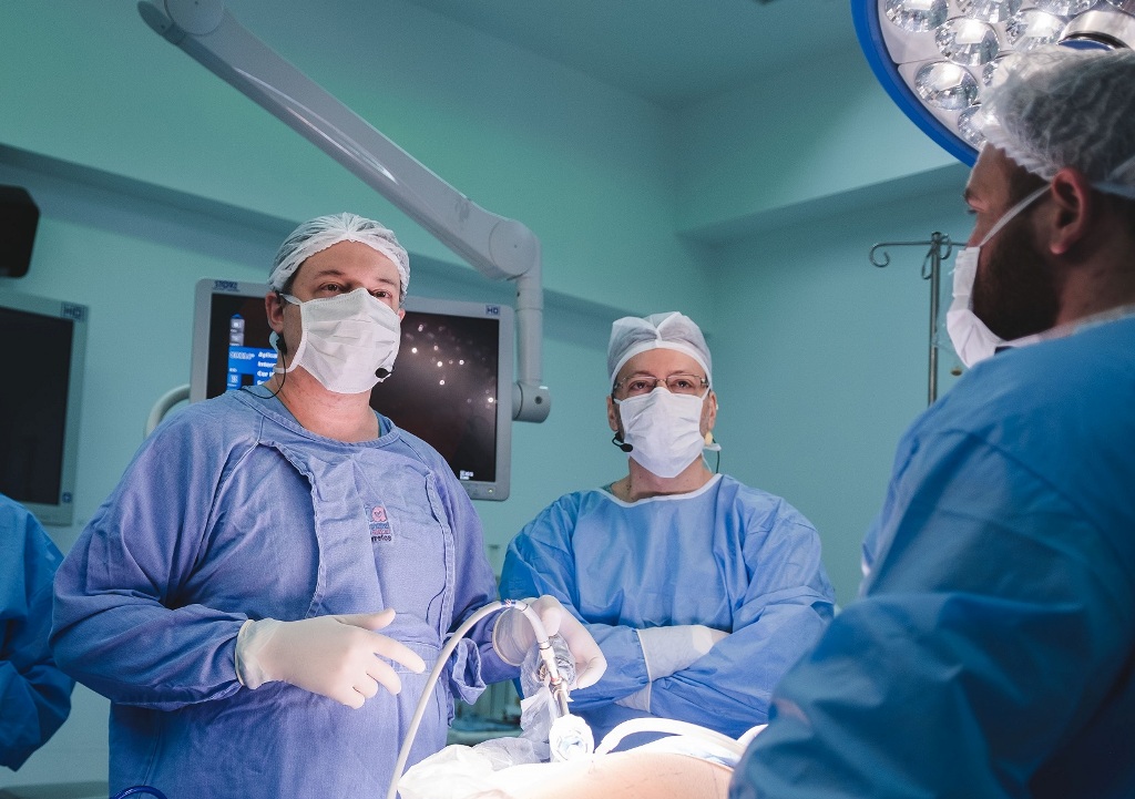 Hospital de Amor celebra mais de 10 mil cirurgias após 20 anos da primeira cirurgia por vídeo