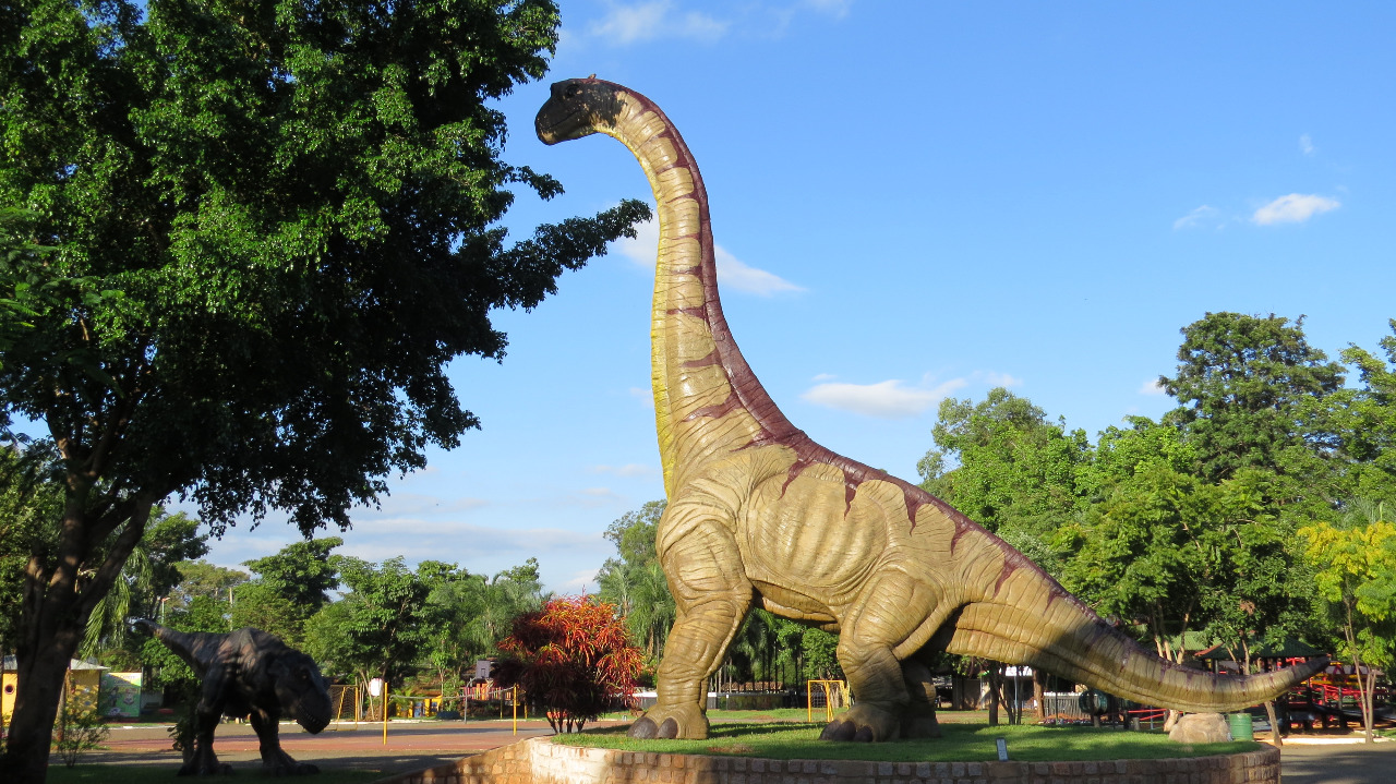 Rancho do Peãozinho recebe exposição de dinossauros