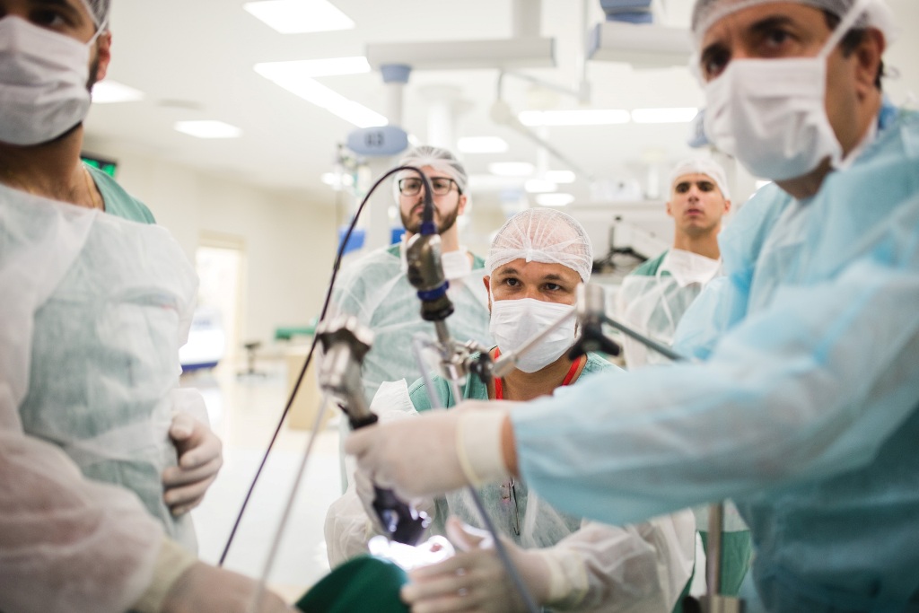 IRCAD Barretos realiza curso de microcirurgia de laringe com treinamento em cadáver