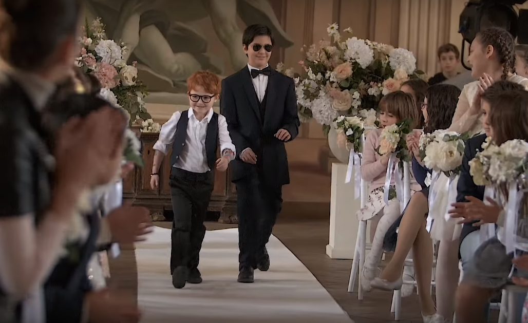Andrea Bocelli e Ed Sheeran voltam a ser crianças em clipe de "Amo soltanto Te"