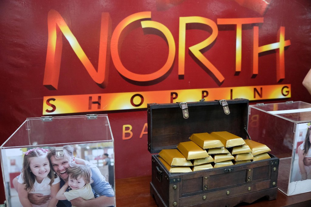 Mineiro fatura R$ 10 mil em barras de ouro no sorteio da Campanha dos Pais do North Shopping