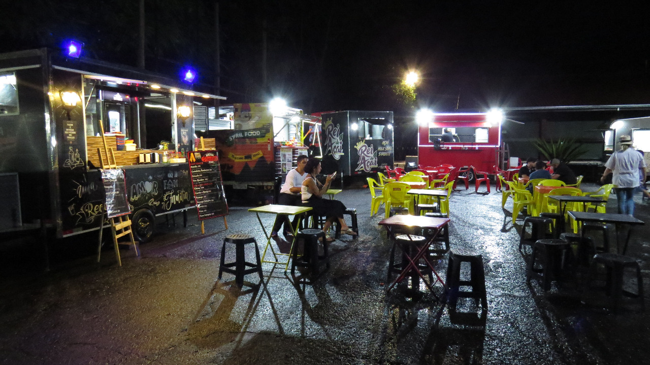 Área de Food Trucks é opção de alimentação no Parque do Peão em dezembro